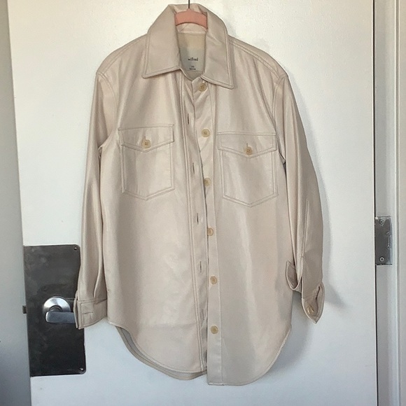 Artzia Wilfred The Ganna Shirt Jacket
Vegan Leather shacket - Picture 2 of 3